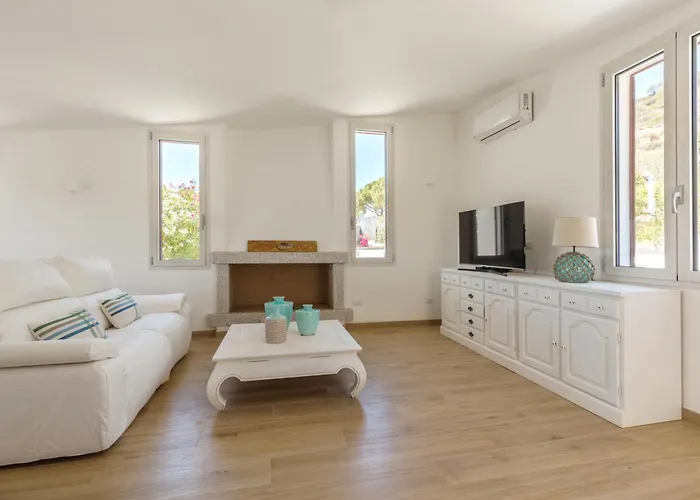 Villa Angelina Con Piscina E Giardino Privato A Pochi Passi Dalla Di Campus Villasimius