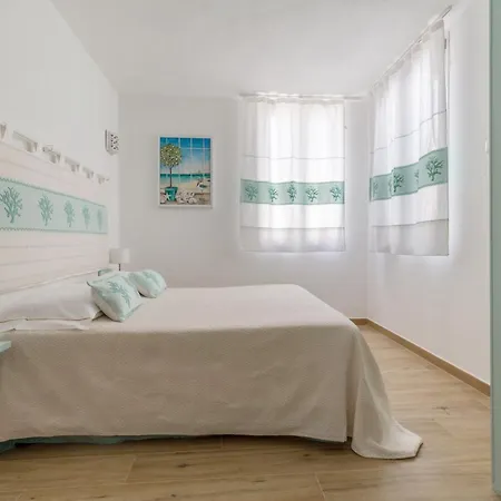 Villa Angelina Con Piscina E Giardino Privato A Pochi Passi Dalla Di Campus Villasimius