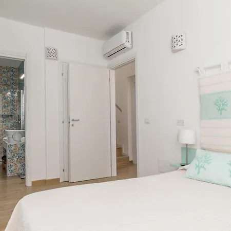 Villa Angelina Con Piscina E Giardino Privato A Pochi Passi Dalla Di Campus Villasimius